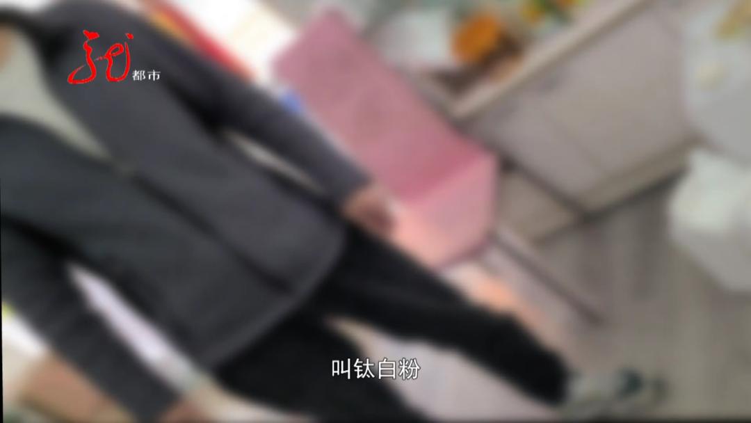 DƬ